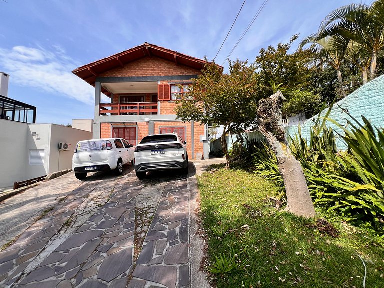 Maresia Ingleses - 250 m da praia