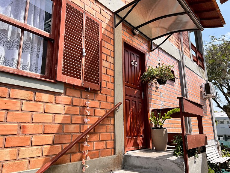 Maresia Ingleses - 250 m da praia